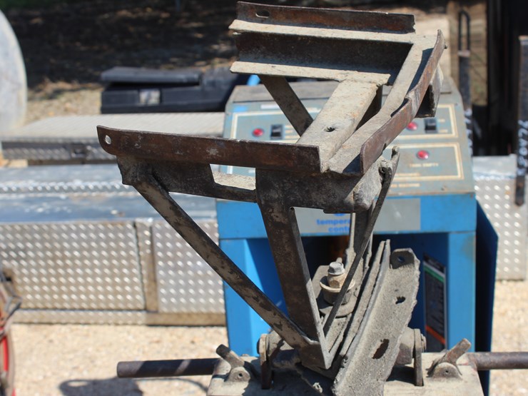 #1653-•-pallet-of-automotive-equipment-image-3