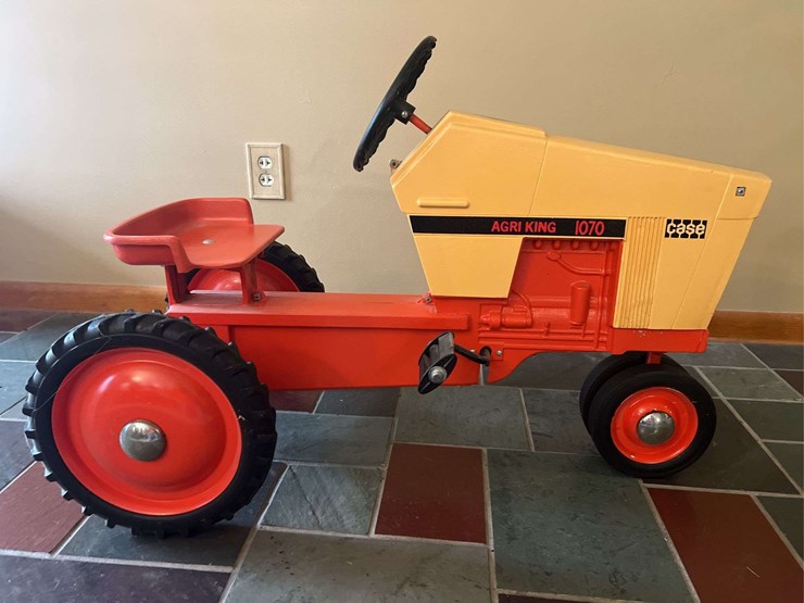 case-agri-king-1070-pedal-tractor-ertl-image-2