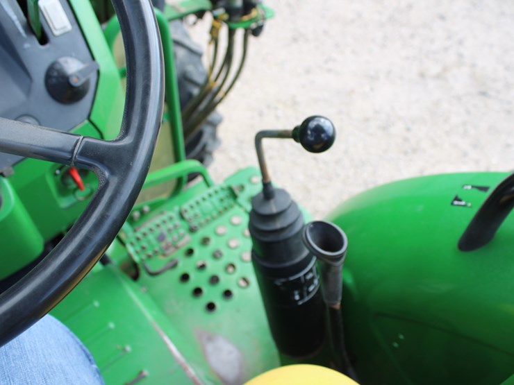 2014-john-deere-5075e-image-9