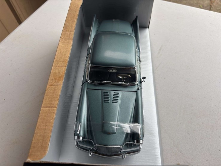 (3)-1/24-ford-bank-and-1/18-ford-hotrod-and-studebaker-golden-hawk-image-19