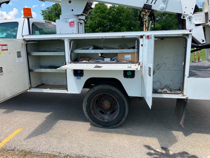 2013-f-550-bucket-truck-image-6