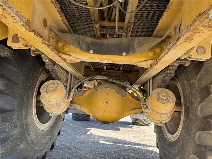 2005-john-deere-70-image-23