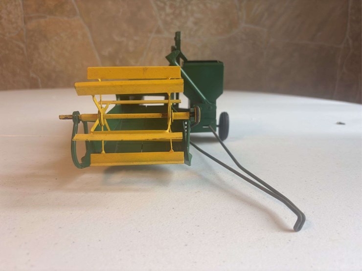 (2)-1/16-oliver-baler-and-combine-slik-image-10