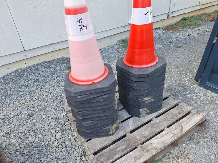 approx-(28)-unused-traffic-safety-cones-image-2