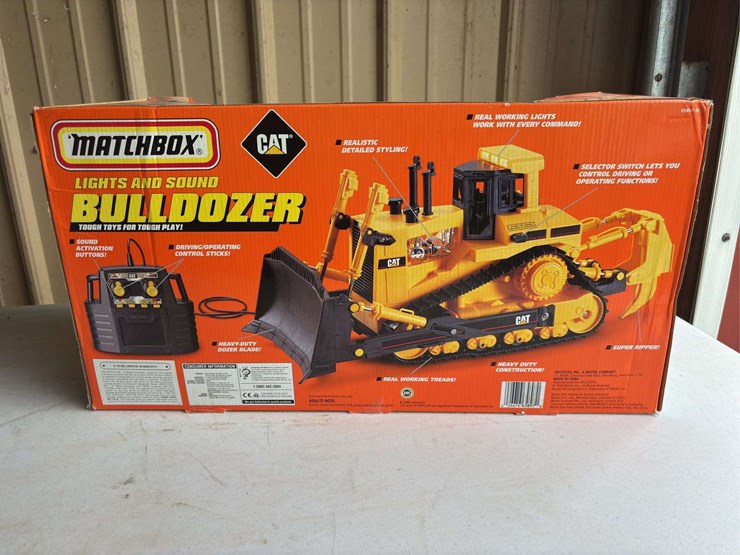 (3)-cat-bulldozer-remote-control-and-vehicle-models-image-8