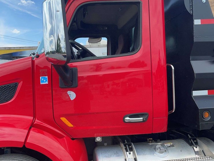 2017-peterbilt-579-image-17
