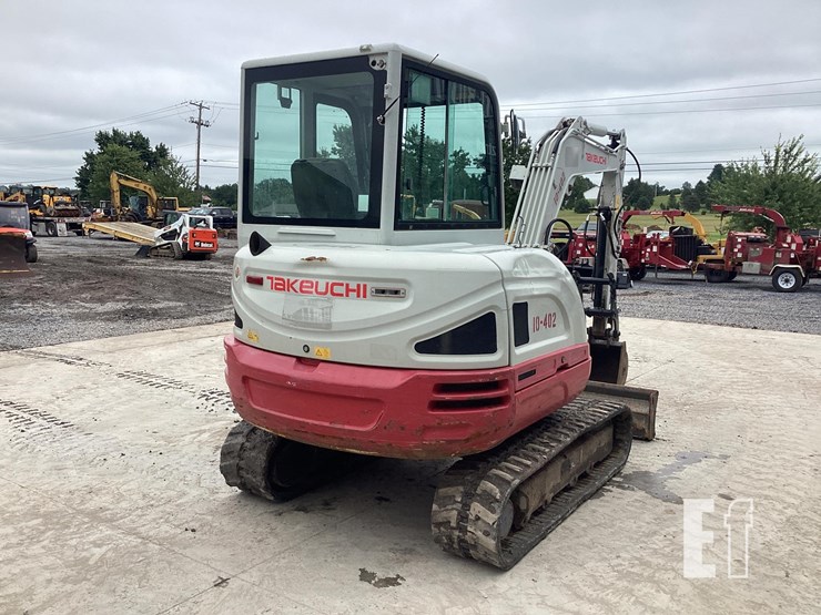 2018-takeuchi-tb240-image-4