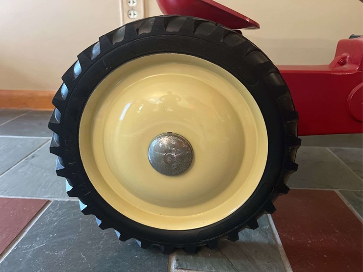 gene-gregory-cockshutt-30-pedal-tractor-image-12