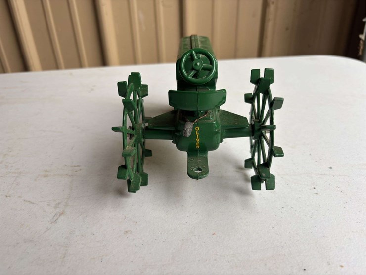 oliver-70-image-5