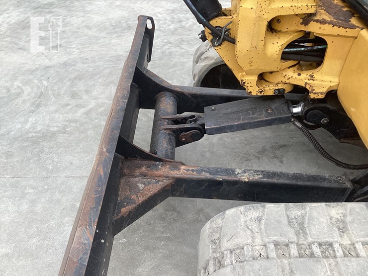 2015-caterpillar-305.5e2-cr-image-10