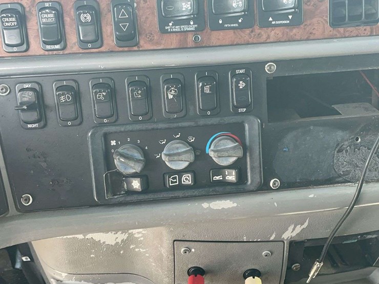 2009-peterbilt-387-image-17