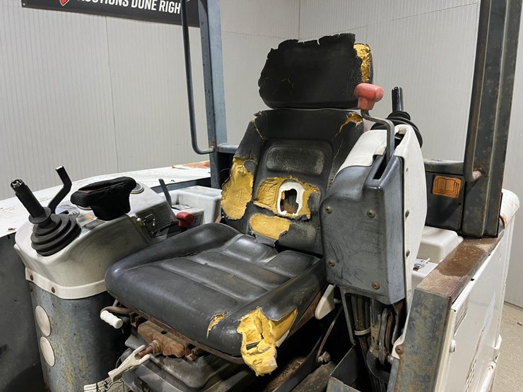 2000-bobcat-331-image-24