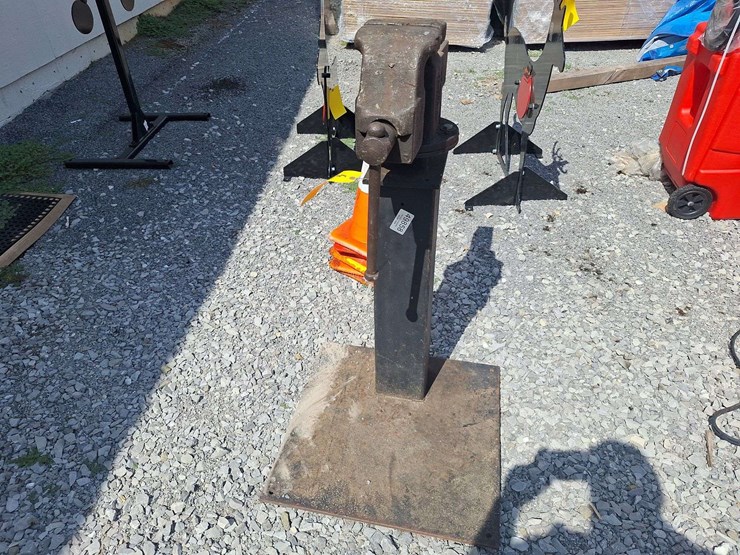 columbian-vice-on-metal-stand-image-3