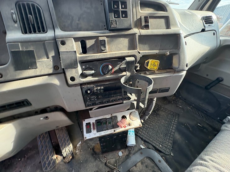 1998-ford-l8513-image-66