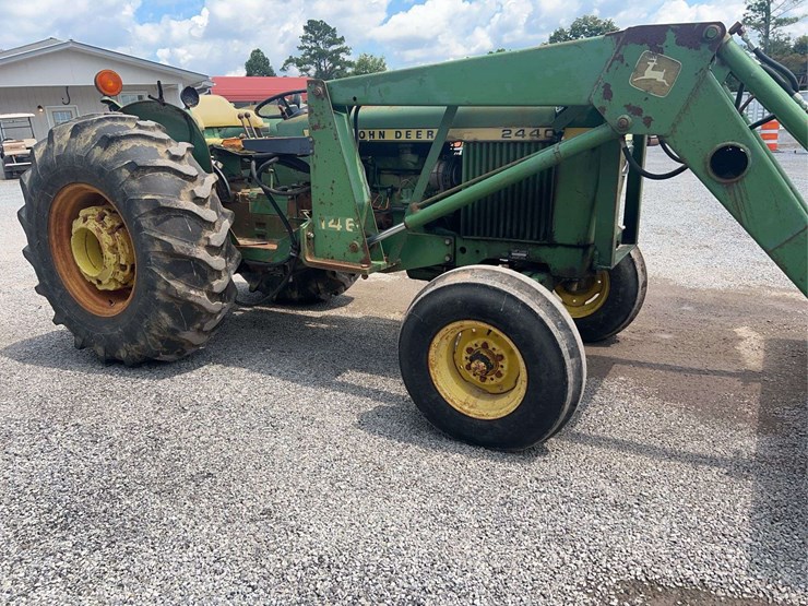 john-deere-2440-image-10