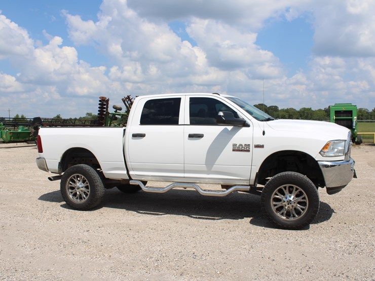 #2101-•-2015-ram-2500-pickup-truck-image-2