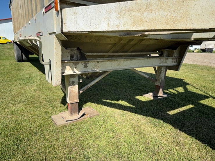 grain-hopper-trailer,-steel-frame-w/-aluminum-hoppers,-new-hopper-bearings,-roll-tarp,-homemade,-**title**-image-4
