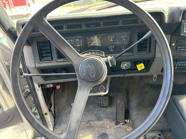 1998-ford-f800-image-56