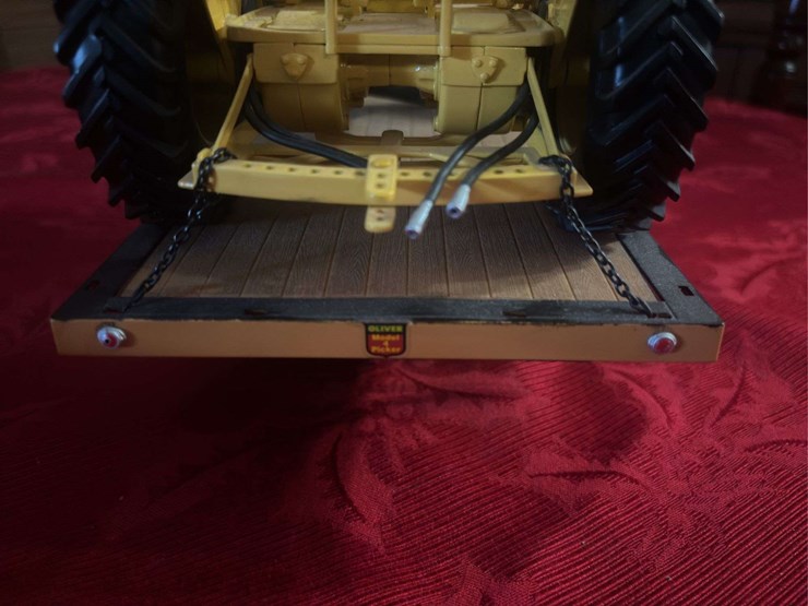 1/16-oliver-880-twin-tractor-and-gmc-delivery-truck-image-13