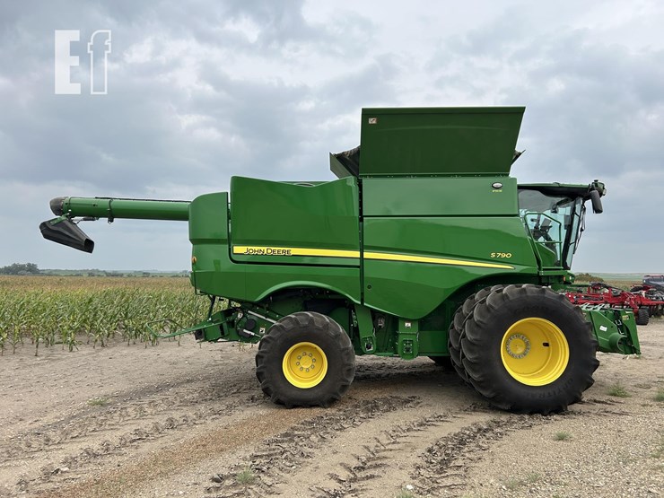2024-john-deere-s790-image-4