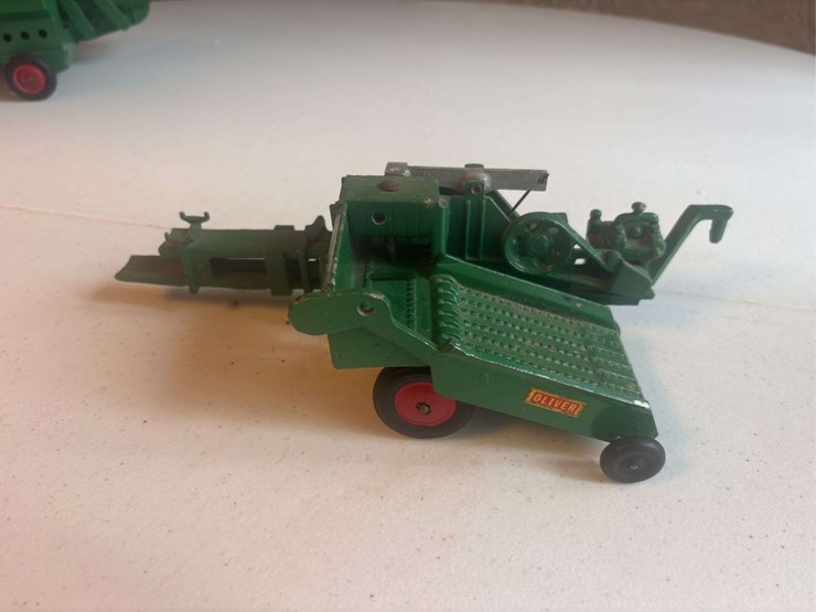 (2)-1/16-oliver-baler-and-combine-slik-image-2