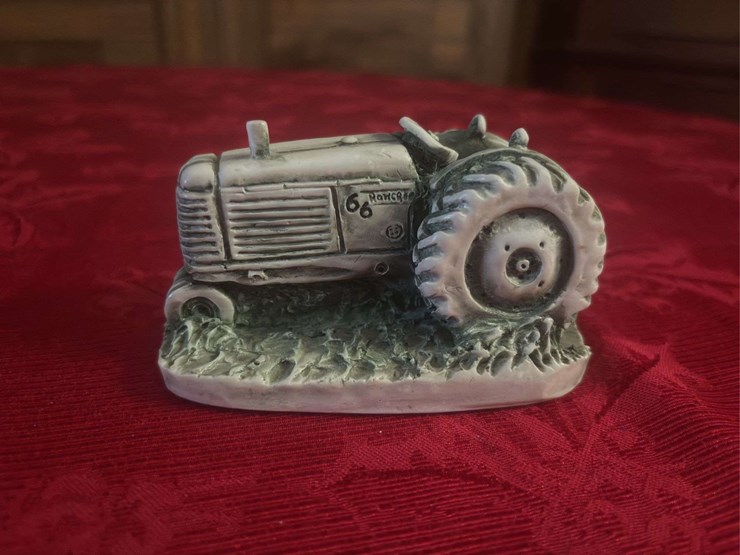 (2)-1/32-oliver-80-and-oliver-66-figurine-image-6