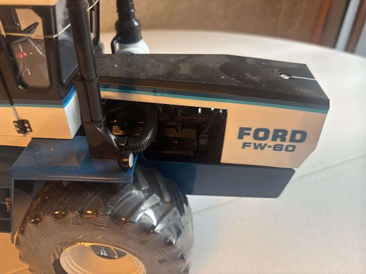 1/16-ford-fw-60-4wd-ertl-image-9