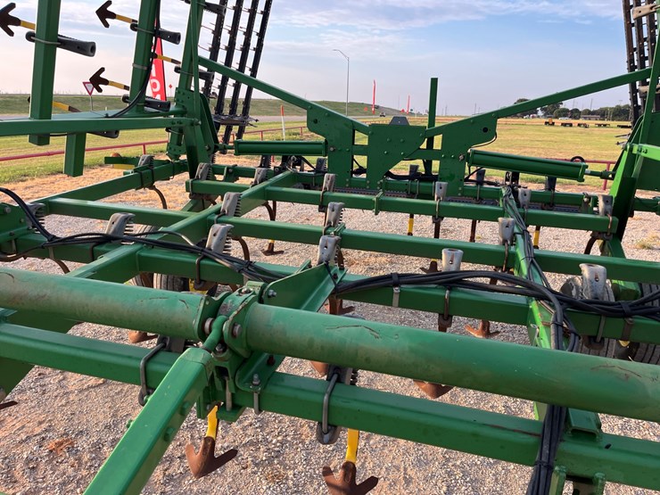 john-deere-2210-image-2