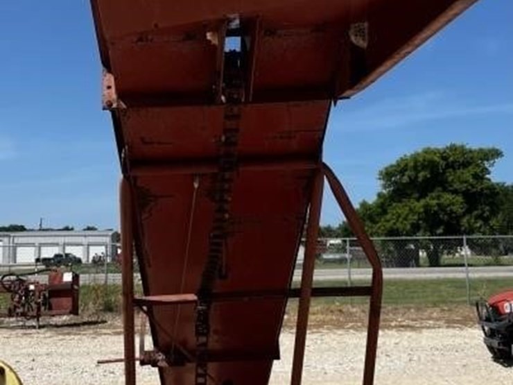 l2--square-bale-loader-image-3