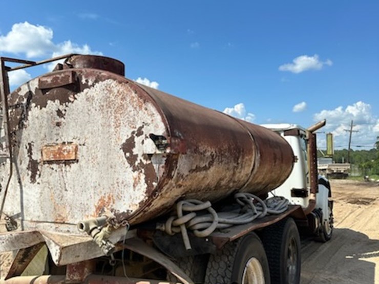 #2216-•-international-water-truck-image-4