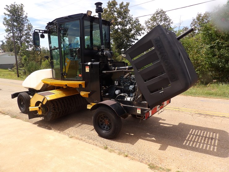 #73-•-#27064-•-2017-laymor-sm-450st-street-sweeper-image-14