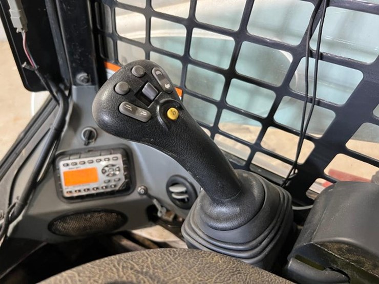 2022-bobcat-s740-image-23