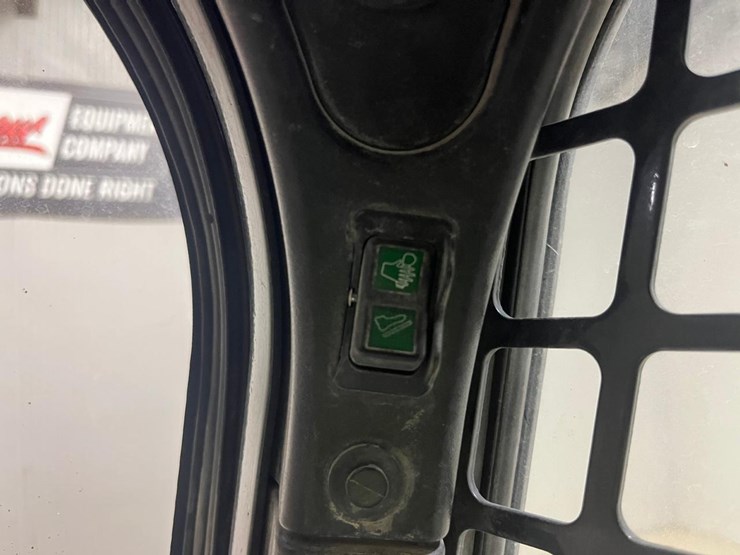 2018-bobcat-s650-image-21