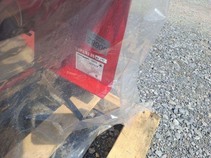 unused-magnum-4000-gold-hot-water-pressure-washer-image-11