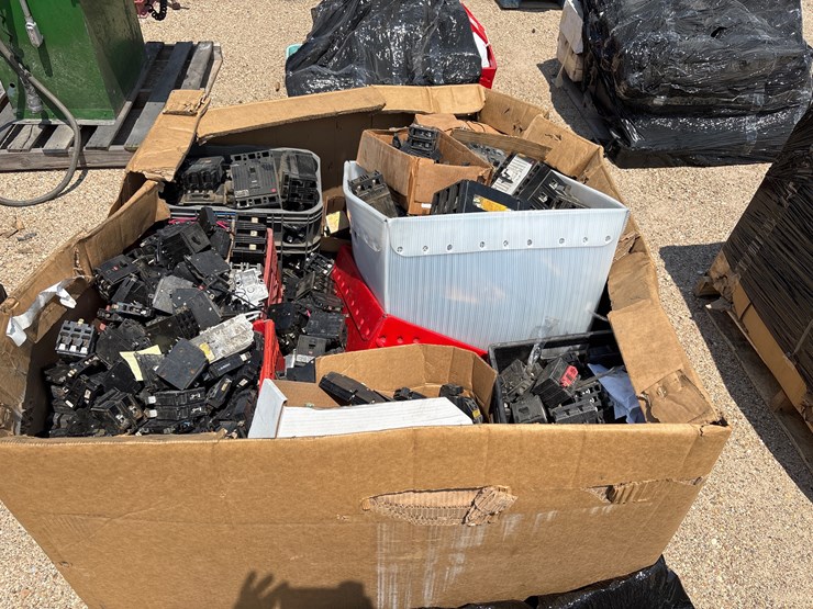 #3483-•-misc-lot-of-electrical-boxes-image-2