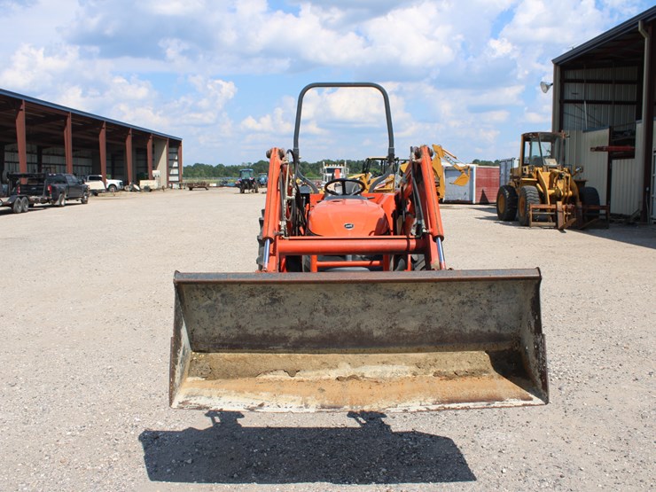 #2409-•-kiotti-ds4110-tractor-with-front-end-loader-image-3