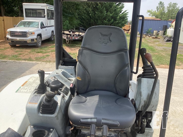 2014-bobcat-e32-image-17
