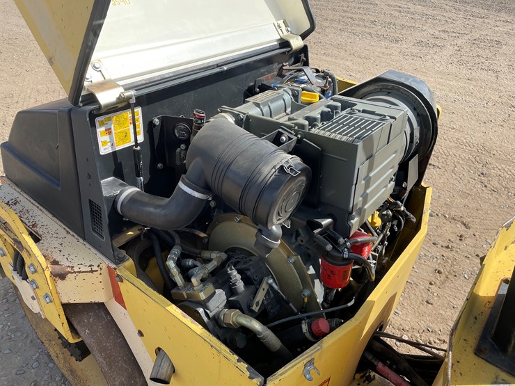 2019-dynapac-cc122-image-11