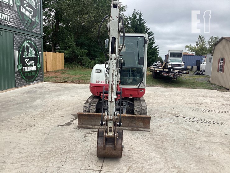 2018-takeuchi-tb240-image-7