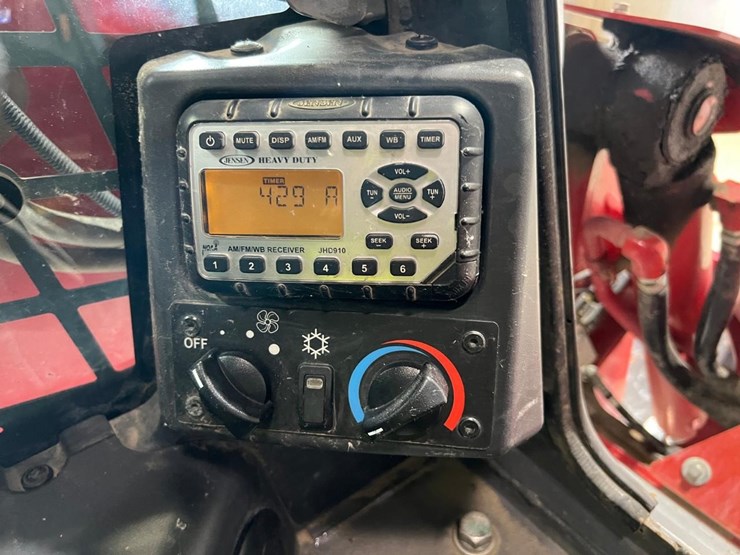 2023-takeuchi-tl12r2-image-29
