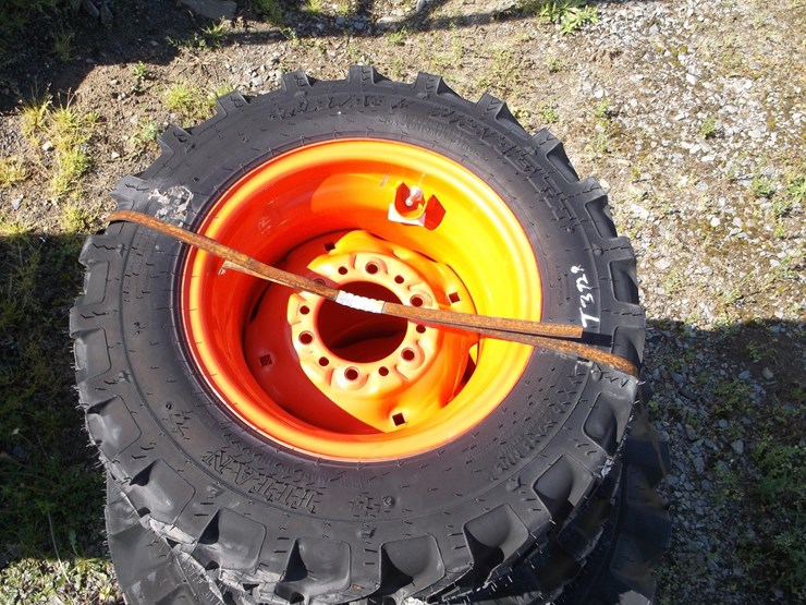 set-of-ag-r4-wheels-and-tires-image-1
