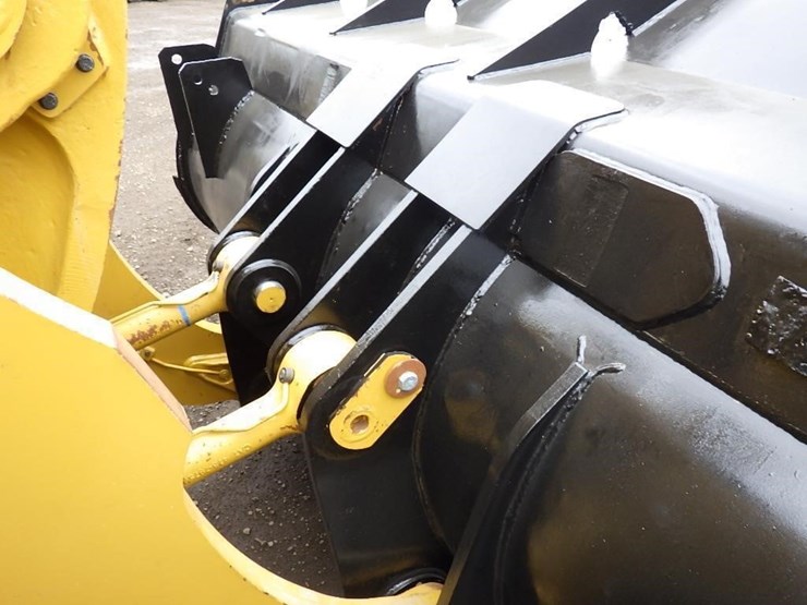 2022-caterpillar-980-image-11