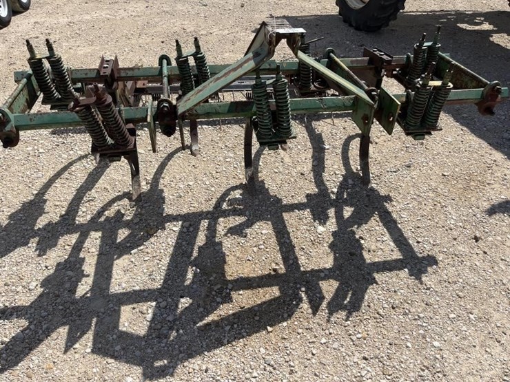 l2---jd-3pt-chisel-plow-image-1