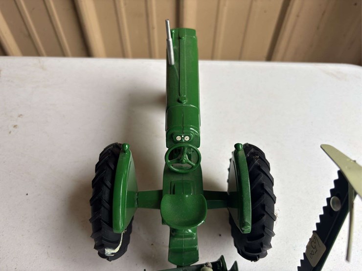 1/16-oliver-880-and-sickle-mower-image-6