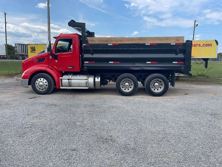 2017-peterbilt-579-image-3