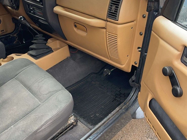 1998-jeep-wrangler-image-19