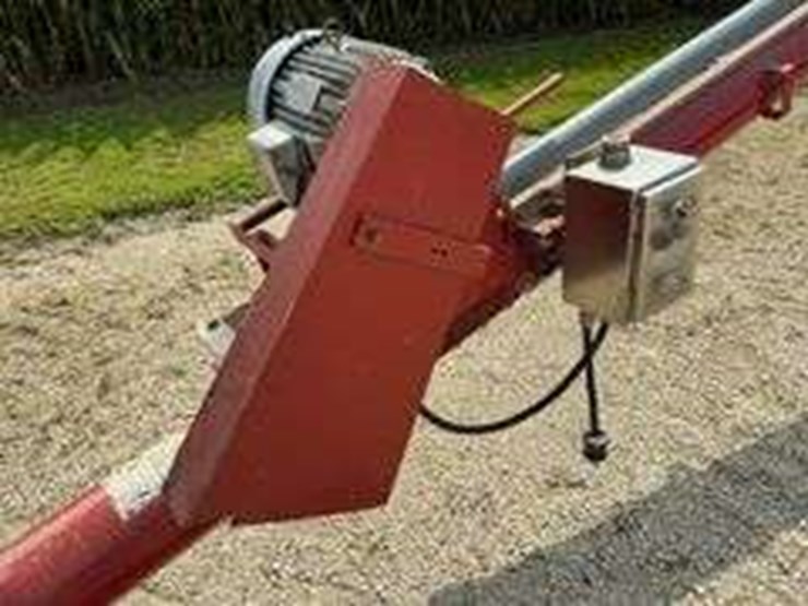buhler-farm-king-851-image-3