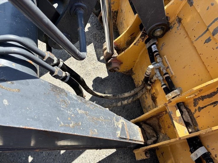 2019-deere-310l-ep-image-8