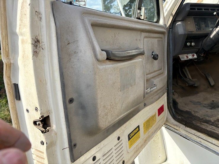 1992-ford-f700-image-44
