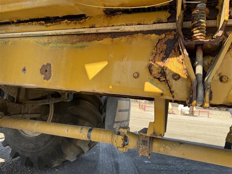 2005-john-deere-70-image-40